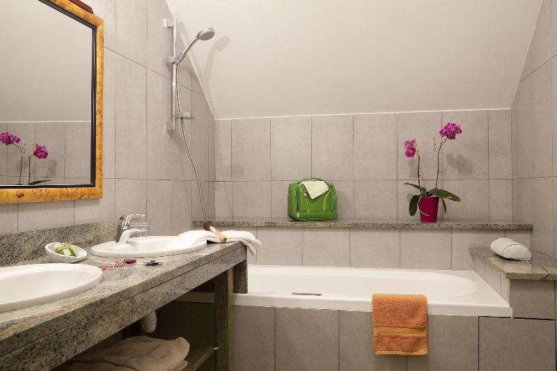 Logis Hotel O En Couleur Oucques-la-Nouvelle Eksteriør billede