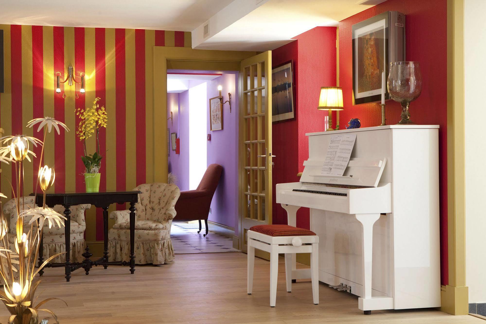Logis Hotel O En Couleur Oucques-la-Nouvelle Eksteriør billede