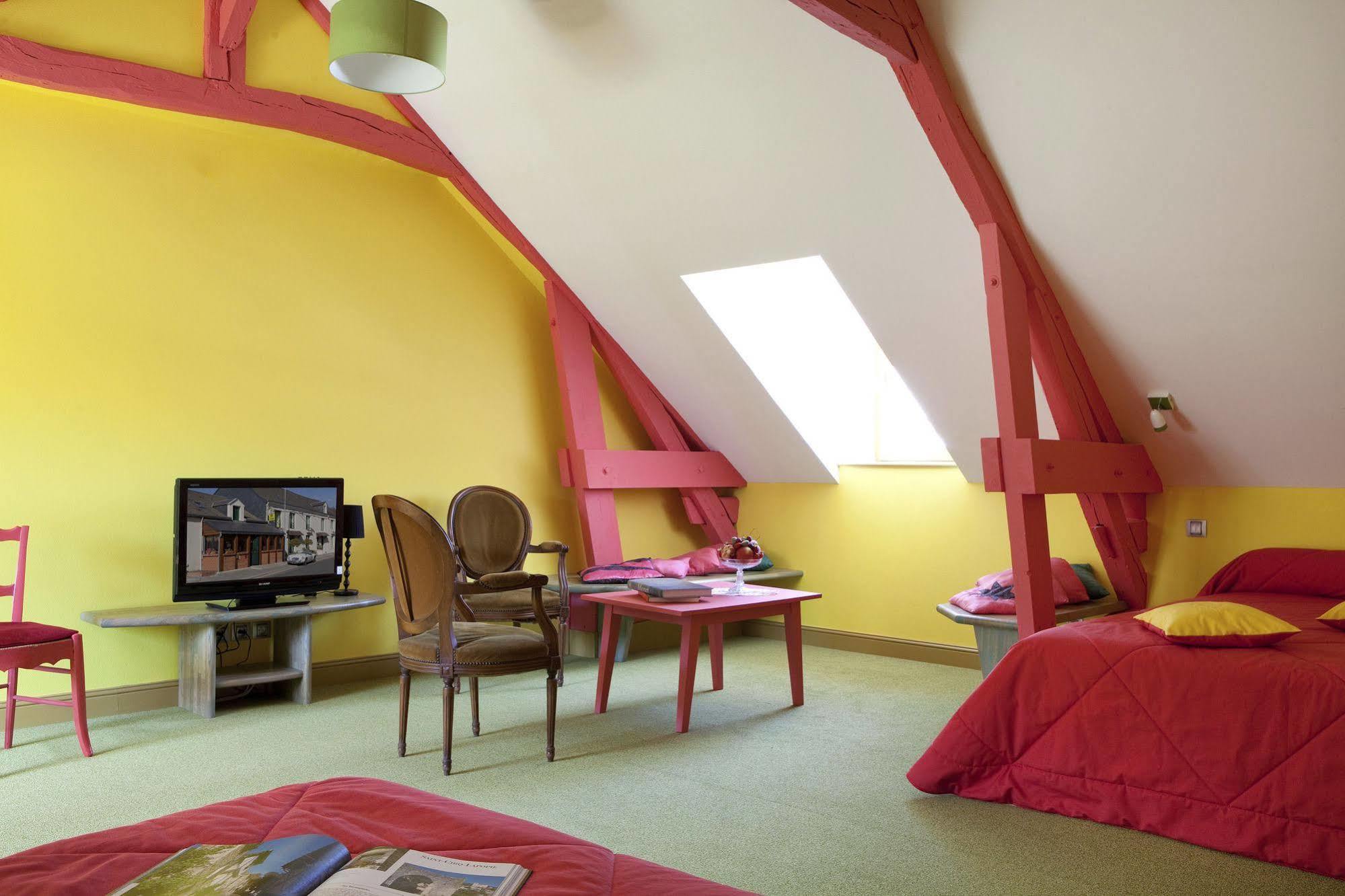 Logis Hotel O En Couleur Oucques-la-Nouvelle Eksteriør billede