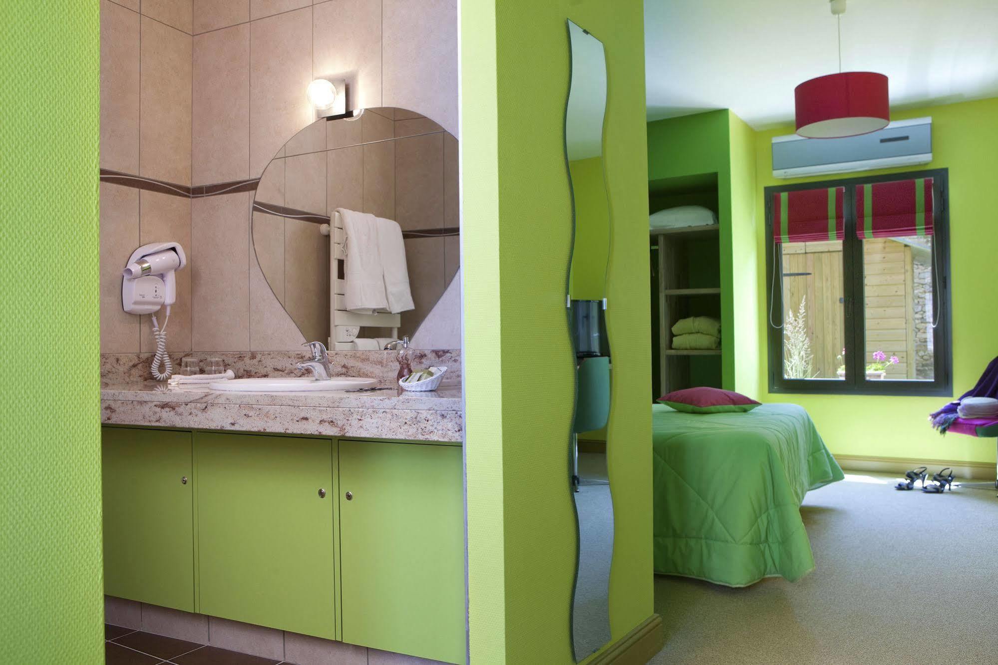 Logis Hotel O En Couleur Oucques-la-Nouvelle Eksteriør billede