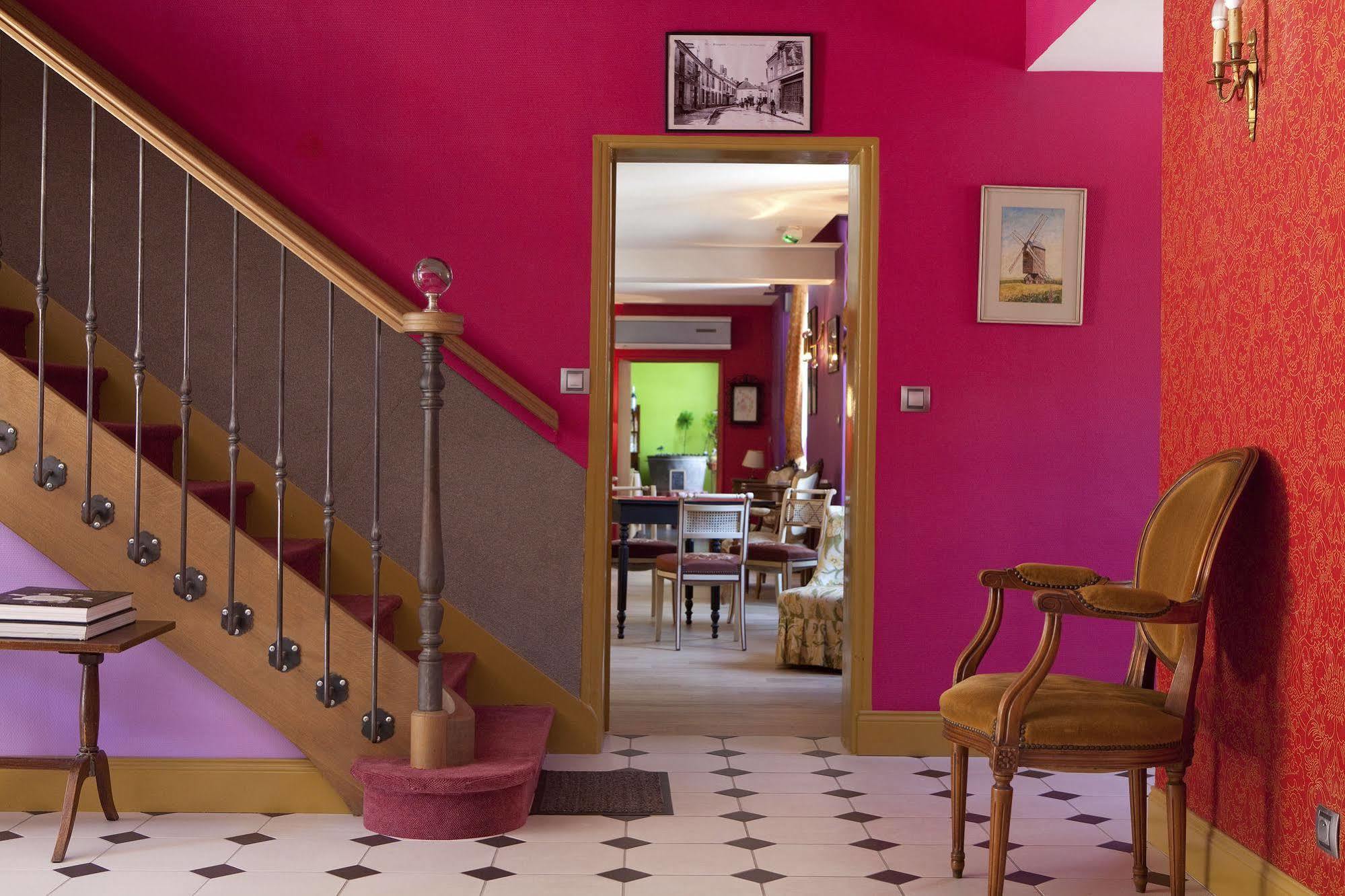 Logis Hotel O En Couleur Oucques-la-Nouvelle Eksteriør billede